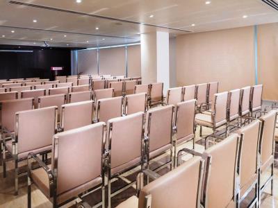 Intercityhotel Hotel 3*